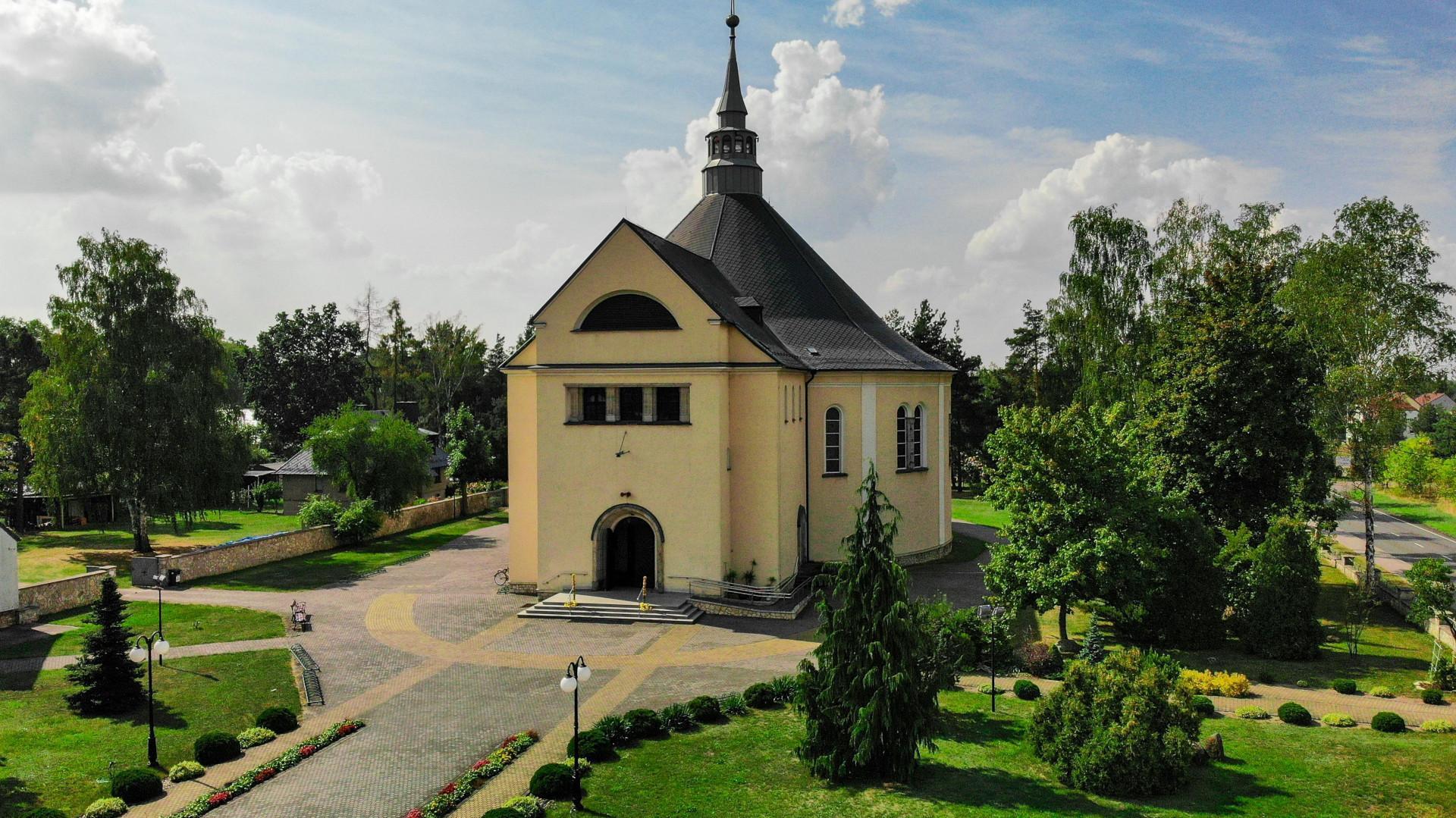 Kościół w Kolonowskiem 1